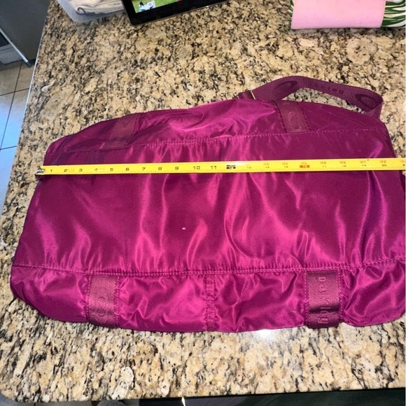 OAKLEY Duffle Bag.Perfect for the Gym or Travel. Beautiful fun Wine Maroon Color - Picture 3 of 7